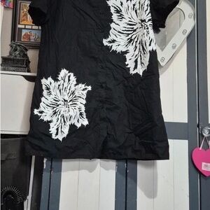 Old Navy Black and White Floral Button Down Shirt